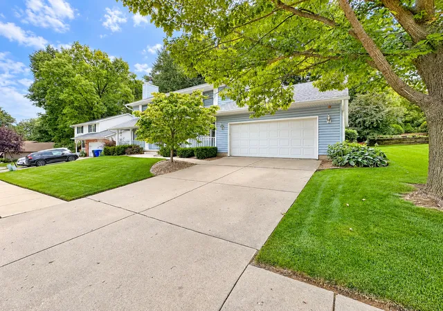 Photo 3 of Single family home for sale at 3707 75th Street Ct, Moline, IL 61265 | MLS# 12797176 | Listing updated on 2026-10-29