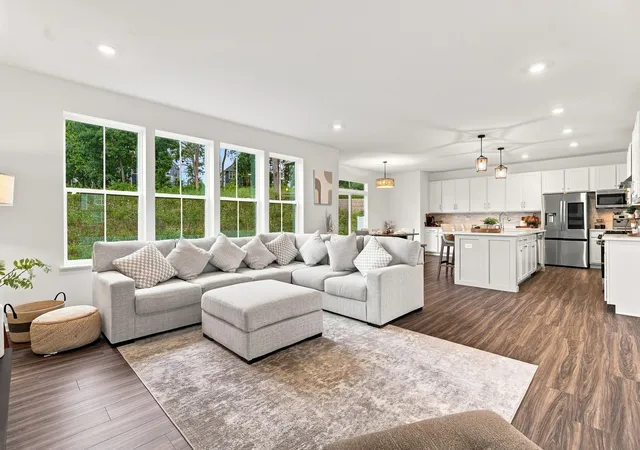 Photo 3 of Single family home for sale at 1133 Brighton Cir, Crystal Lake, IL 60012 | MLS# 12797192 | Listing updated on 2026-10-30
