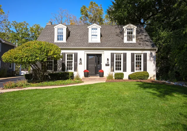 Single family home for sale at 180 Cranston Ct, Glen Ellyn, IL 60137 | MLS# 12797208