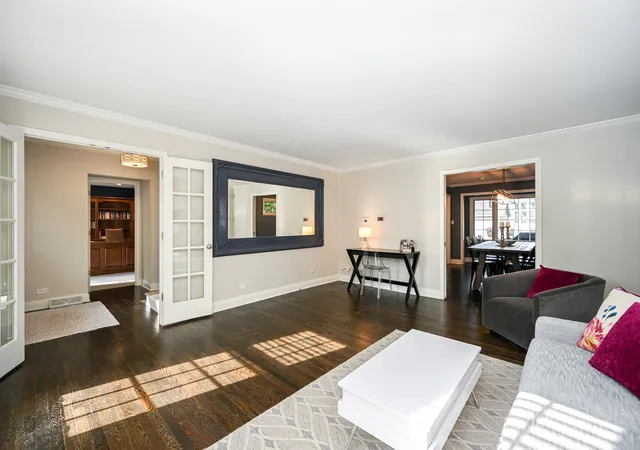 Photo 3 of Single family home for sale at 180 Cranston Ct, Glen Ellyn, IL 60137 | MLS# 12797208 | Listing updated on 2026-10-29