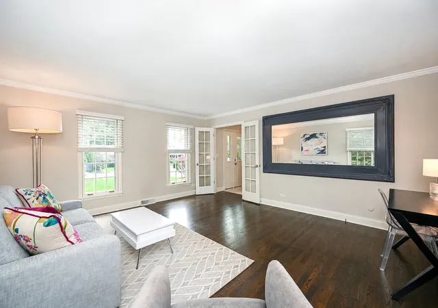 Photo 4 of Single family home for sale at 180 Cranston Ct, Glen Ellyn, IL 60137 | MLS# 12797208 | Listing updated on 2026-10-29