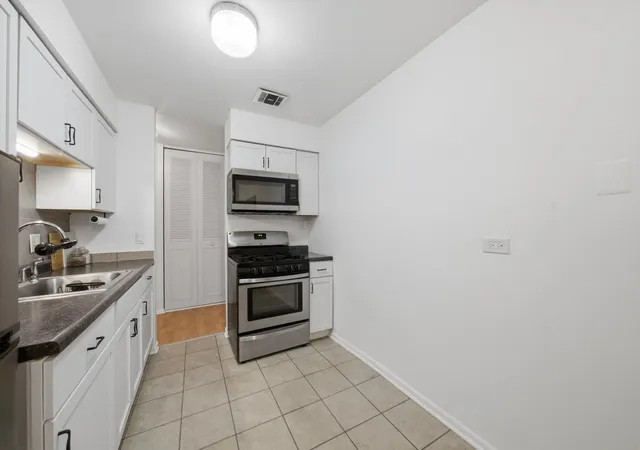 Photo 3 of Condo for sale at 1500 Robin Cir #213, Hoffman Estates, IL 60169 | MLS# 12797261 | Listing updated on 2026-10-30