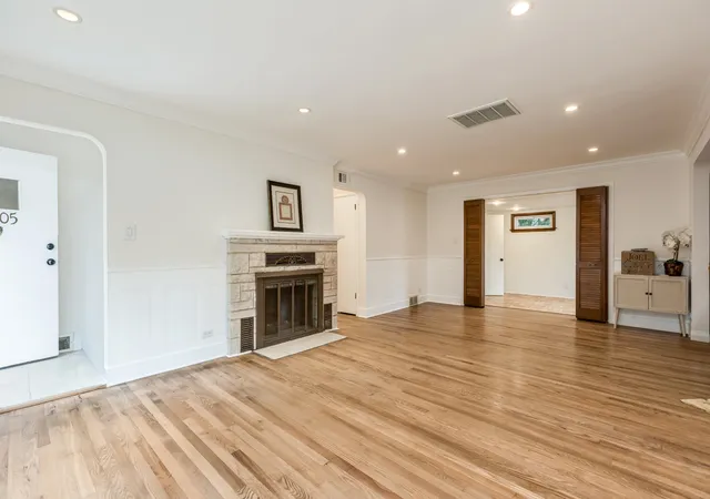 Photo 3 of Single family home for sale at 4305 Keeney St, Skokie, IL 60076 | MLS# 12797269 | Listing updated on 2026-10-30