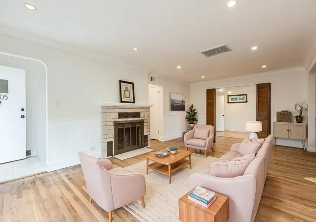 Photo 4 of Single family home for sale at 4305 Keeney St, Skokie, IL 60076 | MLS# 12797269 | Listing updated on 2026-10-30