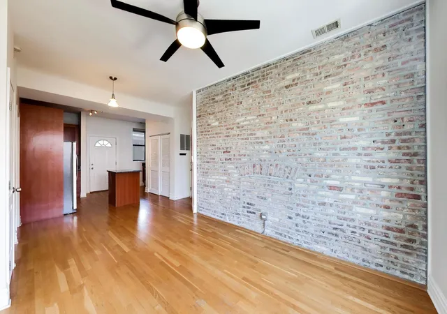 Listing Photo 1 - Condo for sale in building located at 5605 N Glenwood Ave, Chicago, IL 60660 - Unit #3