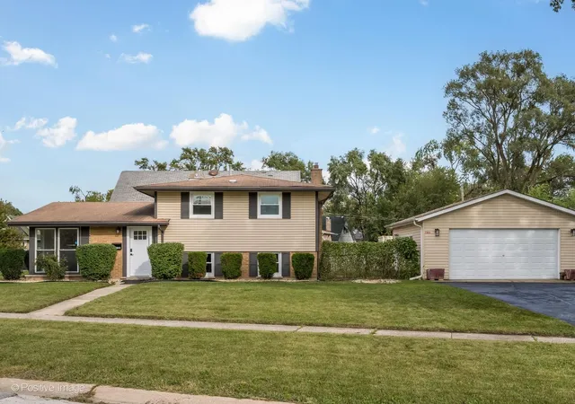 Photo 1 of Single family home for sale at 16843 Briargate Dr, Country Club Hills, IL 60478 | MLS# 12797294 | Listing updated on 2026-10-29