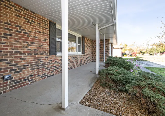 Photo 2 of Single family home for sale at 136 Luther Ln, Frankfort, IL 60423 | MLS# 12797384 | Listing updated on 2026-10-30
