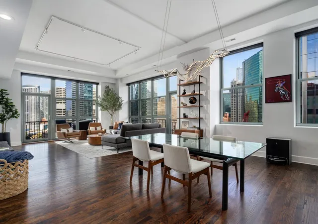 Photo 3 of Condo for sale at 165 N Canal St #1412, Chicago, IL 60606 | MLS# 12797392 | Listing updated on 2026-10-29