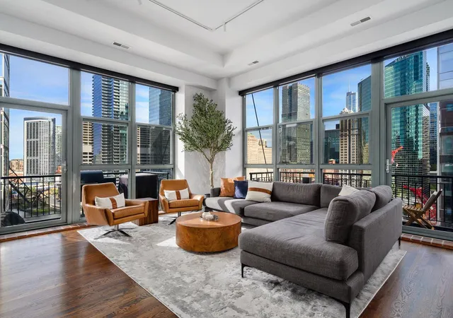 Photo 4 of Condo for sale at 165 N Canal St #1412, Chicago, IL 60606 | MLS# 12797392 | Listing updated on 2026-10-29
