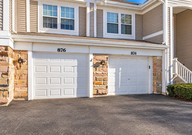 Listing Photo 4 - Condo for sale in building located at 876 Brompton Ct, Carol Stream, IL 60188 - Unit #876