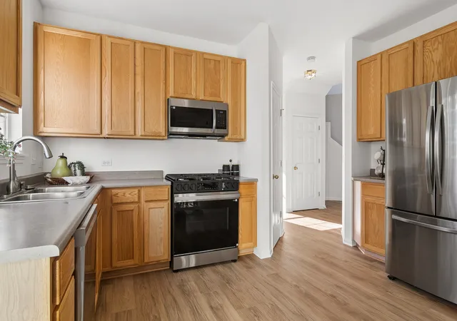 Photo 4 of Single family home for sale at 214 Thrush Cir, Lindenhurst, IL 60046 | MLS# 12797401 | Listing updated on 2026-10-30