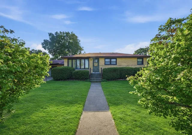 Photo 1 of Single family home for sale at 8300 Long Ave, Burbank, IL 60459 | MLS# 12797414 | Listing updated on 2026-10-29