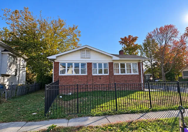 Photo 2 of Single family home for sale at 116 Mcfall St, Benton, IL 62812 | MLS# 12797435 | Listing updated on 2026-10-29