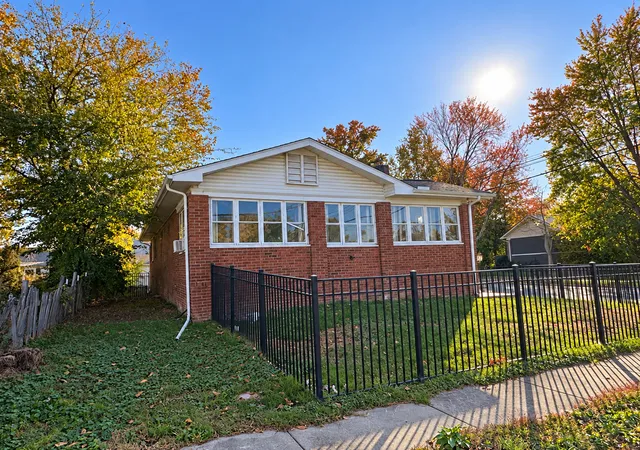 Photo 3 of Single family home for sale at 116 Mcfall St, Benton, IL 62812 | MLS# 12797435 | Listing updated on 2026-10-29