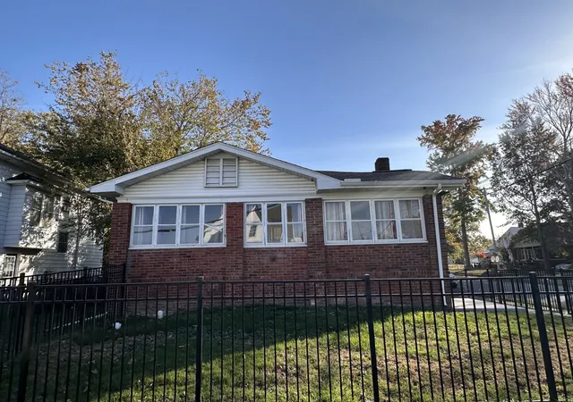 Photo 4 of Single family home for sale at 116 Mcfall St, Benton, IL 62812 | MLS# 12797435 | Listing updated on 2026-10-29