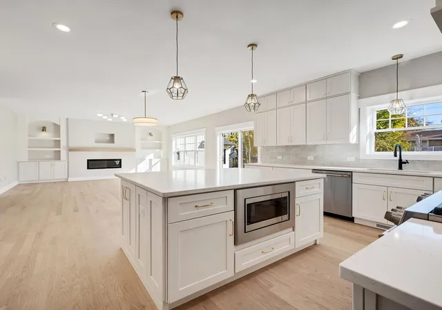 Photo 4 of Single family home for sale at 4533 Highland Ave, Downers Grove, IL 60515 | MLS# 12797439 | Listing updated on 2026-10-30