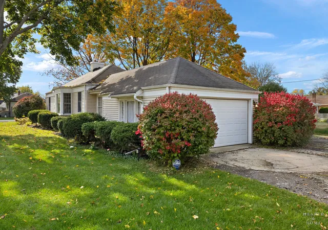 Photo 2 of Single family home for sale at 306 S Prospect St, Roselle, IL 60172 | MLS# 12797445 | Listing updated on 2026-10-29