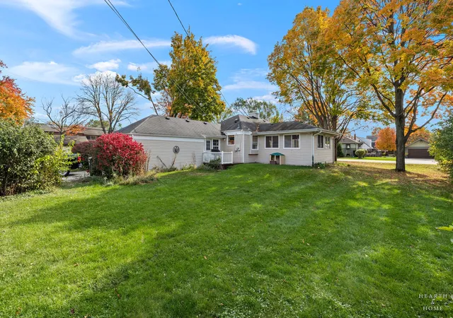 Photo 3 of Single family home for sale at 306 S Prospect St, Roselle, IL 60172 | MLS# 12797445 | Listing updated on 2026-10-29
