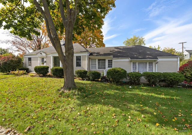 Photo 4 of Single family home for sale at 306 S Prospect St, Roselle, IL 60172 | MLS# 12797445 | Listing updated on 2026-10-29