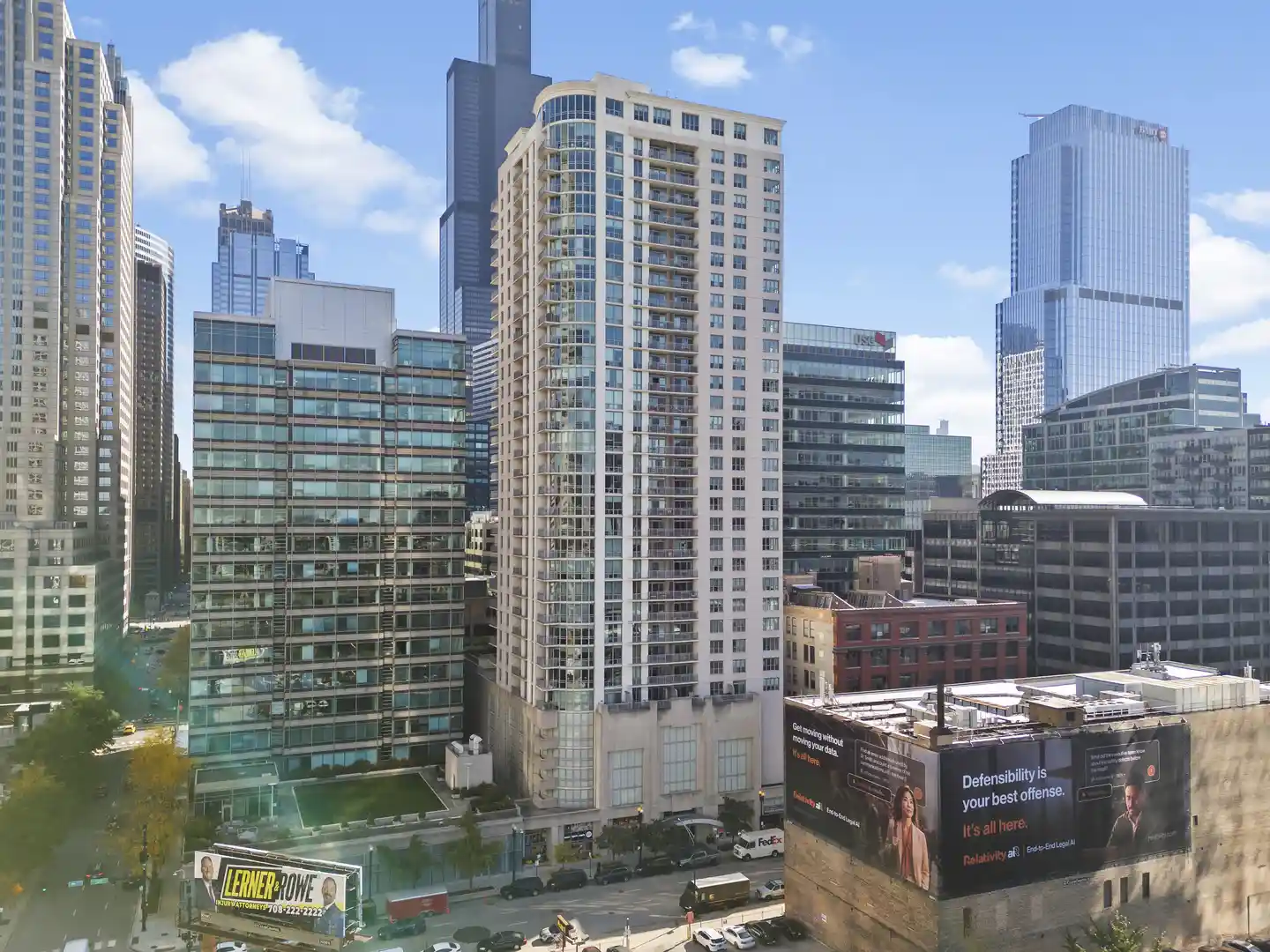 Listing Photo 1 - Condo for sale in 125 S Jefferson St located at 125 S Jefferson St, Chicago, IL 60661 - Unit #1804