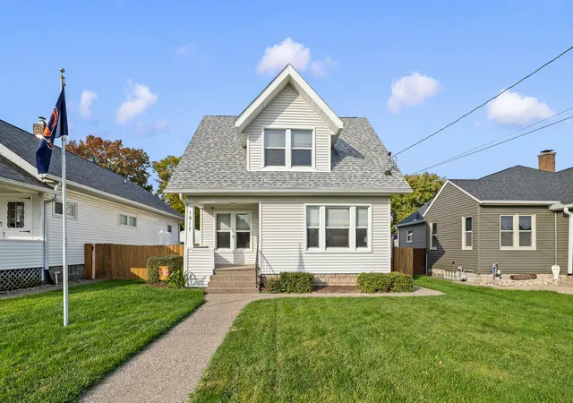 Photo 1 of Single family home for sale at 1917 32nd Street, Moline, IL 61265 | MLS# 12797467 | Listing updated on 2026-10-29