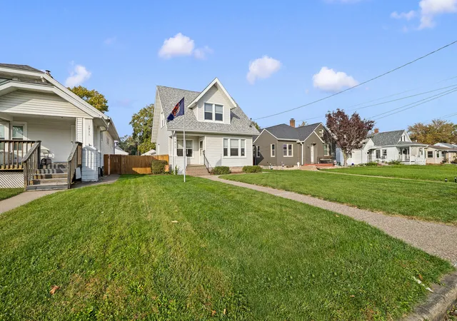 Photo 2 of Single family home for sale at 1917 32nd Street, Moline, IL 61265 | MLS# 12797467 | Listing updated on 2026-10-29