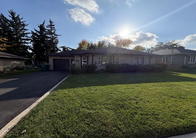 Photo 1 of Single family home for sale at 557 E 2nd Street, Lockport, IL 60441 | MLS# 12797484 | Listing updated on 2026-10-29