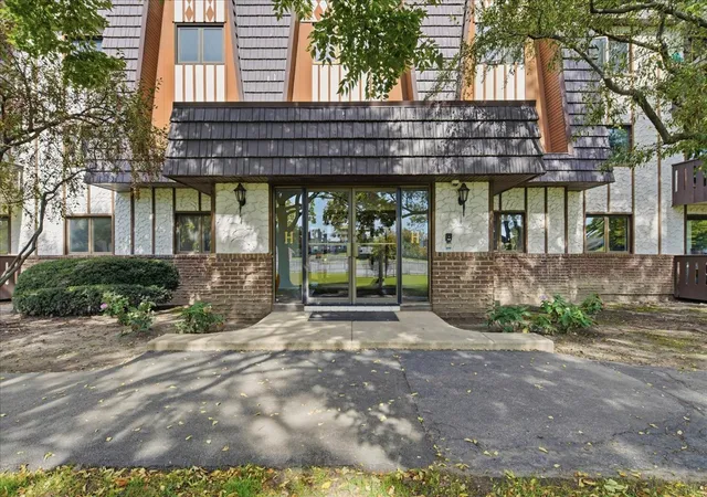 Photo 1 of Condo for sale at 13200 W Heiden Cir #2405, Lake Bluff, IL 60044 | MLS# 12797489 | Listing updated on 2026-10-29