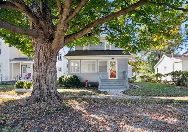 Photo 1 of Single family home for sale at 260 W 3rd Avenue, Clifton, IL 60927 | MLS# 12797499 | Listing updated on 2026-10-30
