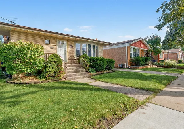 Photo 1 of Single family home for sale at 2712 W 97th Place, Evergreen Park, IL 60805 | MLS# 12797506 | Listing updated on 2026-10-29