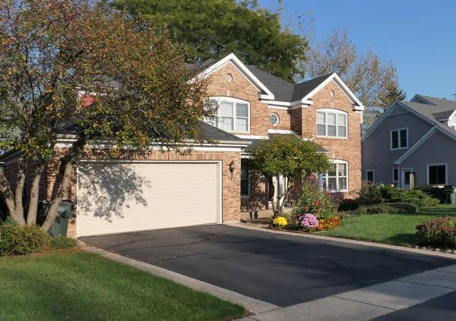 Photo 2 of Single family home for sale at 620 Ambria Dr, Mundelein, IL 60060 | MLS# 12797508 | Listing updated on 2026-10-29