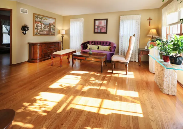 Photo 4 of Single family home for sale at 620 Ambria Dr, Mundelein, IL 60060 | MLS# 12797508 | Listing updated on 2026-10-29