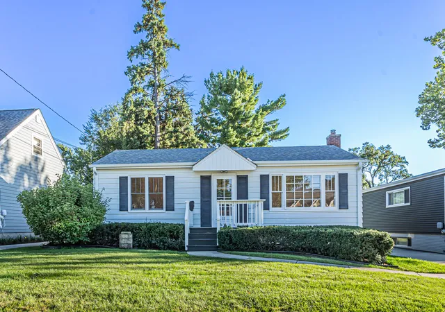 Photo 1 of Single family home for sale at 311 Elm St, Glen Ellyn, IL 60137 | MLS# 12797548 | Listing updated on 2026-10-30