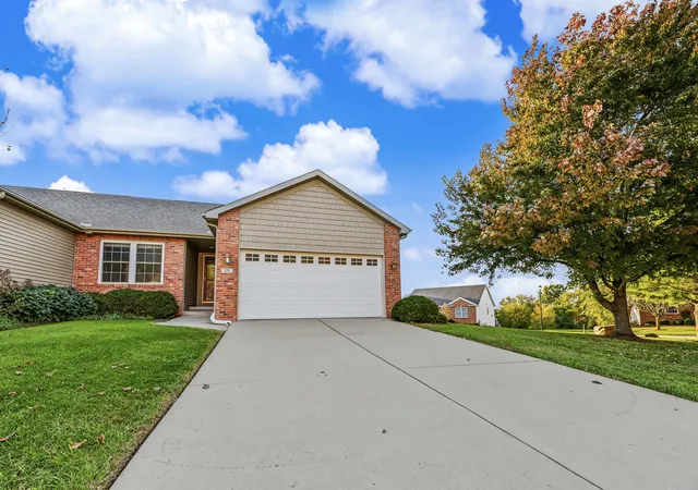 Photo 2 of Townhouse for sale at 171 Cassidy Rd, Normal, IL 61761 | MLS# 12797554 | Listing updated on 2026-10-30