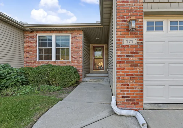 Photo 3 of Townhouse for sale at 171 Cassidy Rd, Normal, IL 61761 | MLS# 12797554 | Listing updated on 2026-10-30