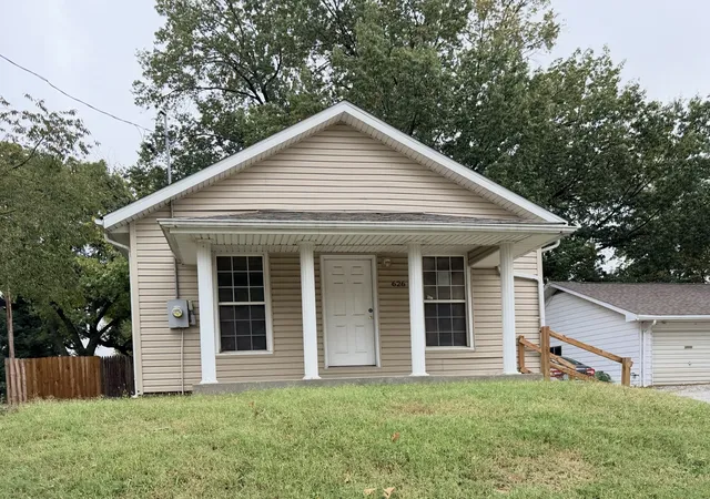 Photo 1 of Single family home for sale at 626 S Saint Louis St, Sparta, IL 62286 | MLS# 12797576 | Listing updated on 2026-10-30