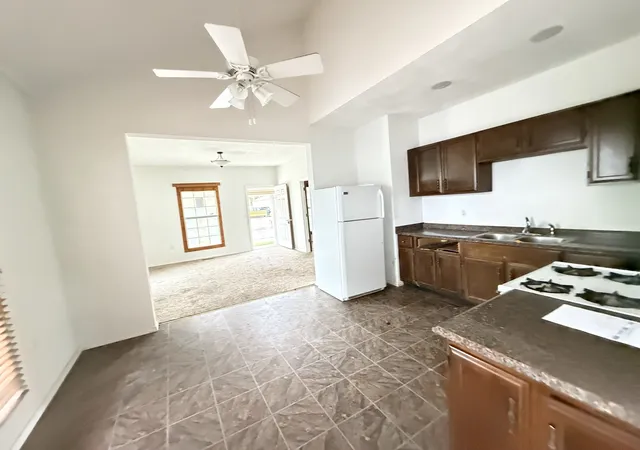 Photo 3 of Single family home for sale at 626 S Saint Louis St, Sparta, IL 62286 | MLS# 12797576 | Listing updated on 2026-10-30