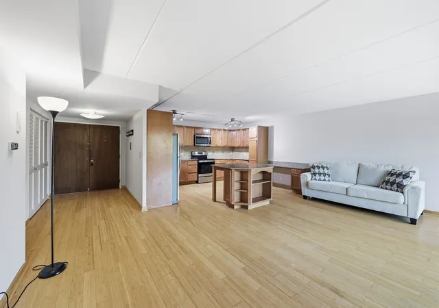 Listing Photo 3 - Condo for sale in building located at 1301 N Western Ave, Forest Lake, IL 60045 - Unit #221