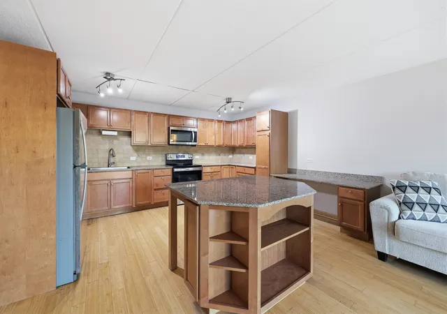 Listing Photo 4 - Condo for sale in building located at 1301 N Western Ave, Forest Lake, IL 60045 - Unit #221