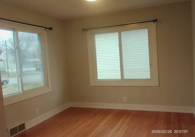 Photo 4 of Single family home for sale at 650 Greenbay Ave, Calumet City, IL 60409 | MLS# 12797602 | Listing updated on 2026-10-30