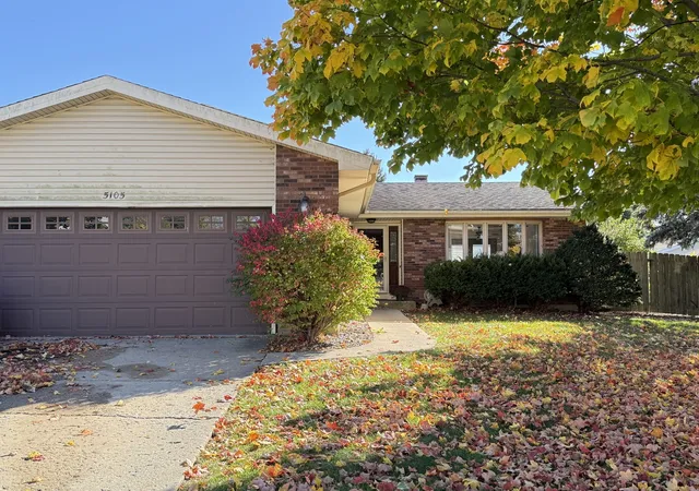 Single family home for sale at 5105 W Dartmoor Dr, McHenry, IL 60050 | MLS# 12797621