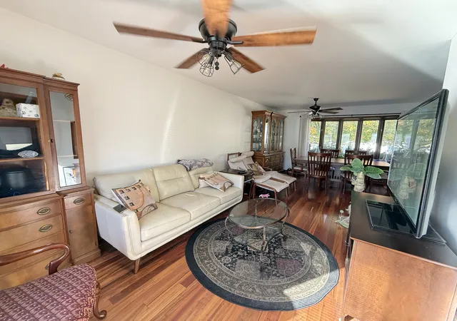 Photo 3 of Single family home for sale at 5105 W Dartmoor Dr, Mc Henry, IL 60050 | MLS# 12797621 | Listing updated on 2026-10-30