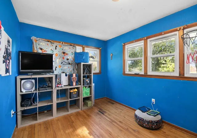 Photo 4 of Single family home for sale at 2046 E 2200 North Rd, Watseka, IL 60970 | MLS# 12797684 | Listing updated on 2026-10-30
