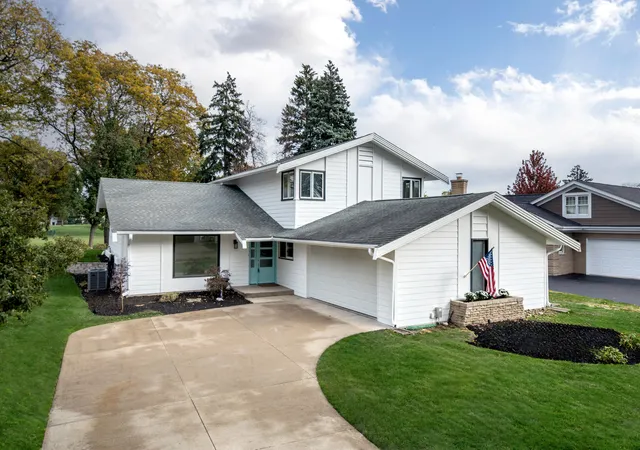 Photo 1 of Single family home for sale at 729 Burning Tree Ln, Naperville, IL 60563 | MLS# 12797686 | Listing updated on 2026-10-30