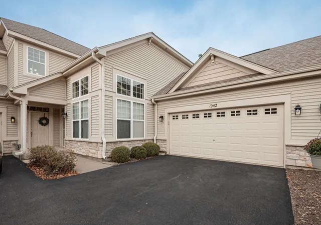 Photo 1 of Condo for sale at 1942 Havenshire Rd #1942, Aurora, IL 60502 | MLS# 12797688 | Listing updated on 2026-10-30