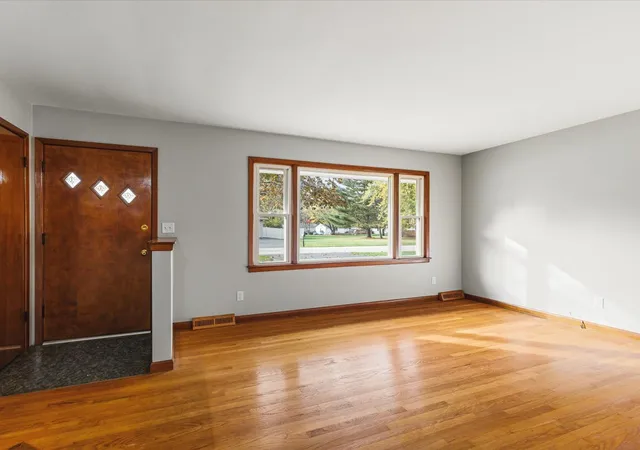 Photo 3 of Single family home for sale at 8519 Bobolink Dr, Machesney Park, IL 61115 | MLS# 12797699 | Listing updated on 2026-10-30