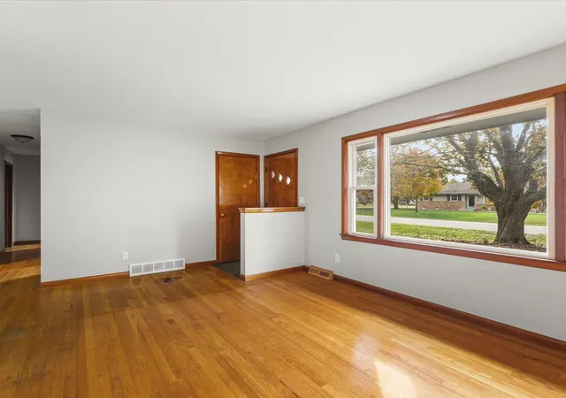 Photo 4 of Single family home for sale at 8519 Bobolink Dr, Machesney Park, IL 61115 | MLS# 12797699 | Listing updated on 2026-10-30