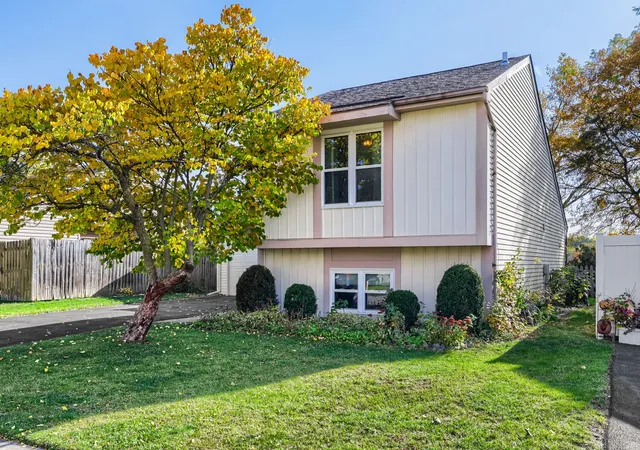 Photo 1 of Single family home for sale at 30w019 Wembly Dr, Warrenville, IL 60555 | MLS# 12797707 | Listing updated on 2026-10-30