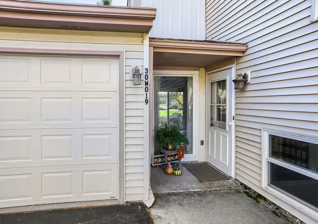 Photo 2 of Single family home for sale at 30w019 Wembly Dr, Warrenville, IL 60555 | MLS# 12797707 | Listing updated on 2026-10-30