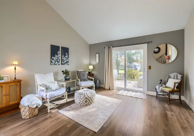 Photo 4 of Single family home for sale at 30w019 Wembly Dr, Warrenville, IL 60555 | MLS# 12797707 | Listing updated on 2026-10-30